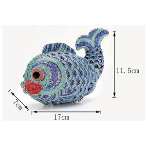 Dimensions détaillées de la pochette poisson en cristal: 17cm sur 11,5cm sur 7cm