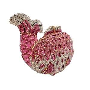 Pochette exquise en forme de poisson sertie de strass brillants roses et blancs