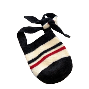 Sac fourre-tout tricoté à rayures rouges noires blanches avec poignée nouée