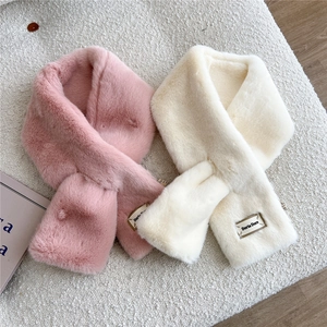 Ensemble de chauffe-cou croisé en fausse fourrure pelucheuse rose et blanc crème