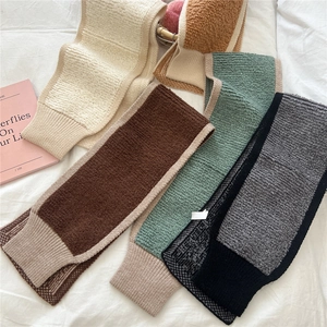 Zweifarbiger Strickschal mit flauschiger Fleece-Textur in schicken Winterfarben für Damen