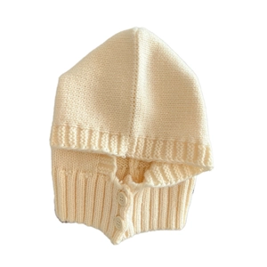 Passamontagna in maglia crema con scaldacollo e chiusura a bottoni per l'inverno