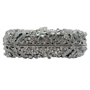 Pochette de soirée luxueuse en cristal argenté avec motif floral rose et diamants brillants