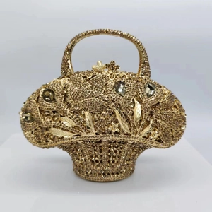 Borsa da sera a cesto dorata con strass di cristallo e struttura in metallo traforato