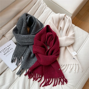 Écharpes tricotées à franges en gris rouge et beige pour la chaleur hivernale
