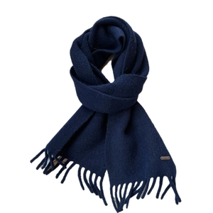 Écharpe tricotée bleu marine pour femme avec franges et étiquette métallique chic