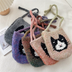 Sacs à bandoulière tricotés motif chat en cinq couleurs avec texture duveteuse