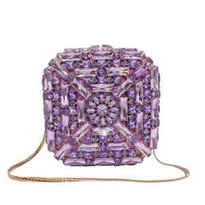 Détails de la pochette de soirée carrée en cristal violet avec bandoulière dorée