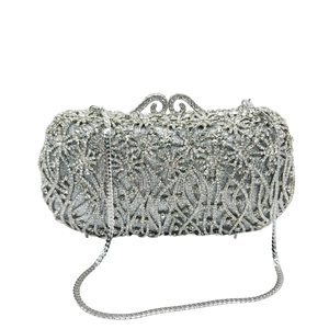 Pochette de soirée argentée avec strass marguerites et bandoulière chaîne en métal