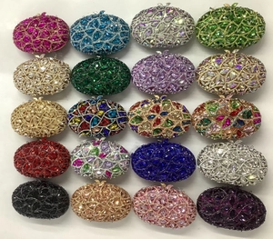 Variété de couleurs de pochettes de soirée en métal évidé avec strass en cristal brillant