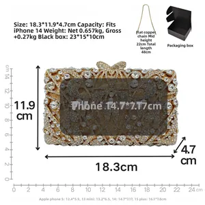 Détails d'une pochette de luxe en strass montrant dimensions et motif floral papillon