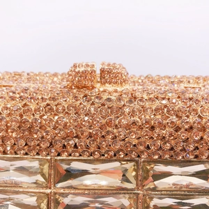 Bolso de noche oro champán con cristales brillantes y gemas rectangulares