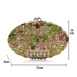 Détails d'une pochette de luxe 21x14x6cm avec des strass floraux multicolores et dorés