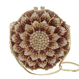 Détails de la pochette de soirée tournesol en strass avec cristaux et chaîne dorée chic