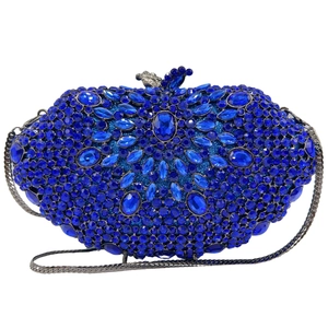 Pochette de soirée bleu roi avec strass denses et chaîne en métal argenté élégante