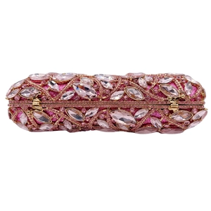 Pochette de soirée rose luxueuse avec cristaux strass et détails en métal doré chic