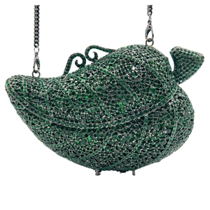 Elegante pochette da sera a forma di foglia con cristalli verdi e manico in metallo