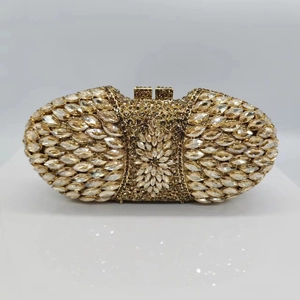 Pochette de soirée chic champagne ornée de cristaux marquises et strass ronds