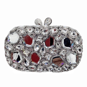 Pochette de soirée ovale argentée avec cristaux strass étincelants et fermoir nœud