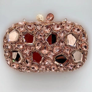Pochette de soirée luxe à strass roses avec cadre en or rose pour gala chic