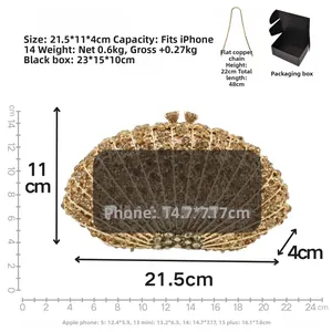 Detail of fan-shaped golden clutch bag with dimensions 21.5x11x4cm and chain length