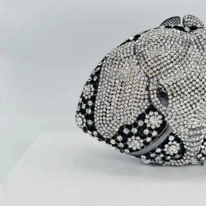 Pochette de soirée luxe en forme d'éléphant ornée de cristaux scintillants et de métal