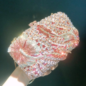 Pochette de soirée florale élégante avec strass roses et chaîne en métal pour femme