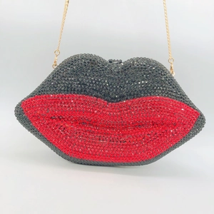 Pochette en strass en forme de lèvres rouge et noir avec chaîne dorée pour soirée