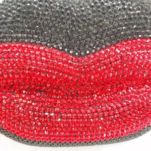 Pochette chic en forme de lèvres rouge et noir ornée de strass brillants pour soirée