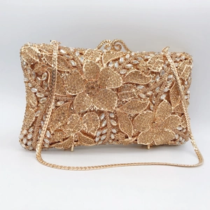 Borsa da sera dorata con fiori di cristallo e tracolla a catena in metallo