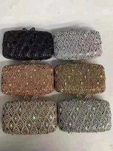 Pochettes de soirée étincelantes avec fermoir nœud en plusieurs couleurs élégantes