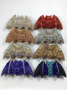 Collection de sacs de soirée chauve-souris en plusieurs couleurs avec strass en métal creux