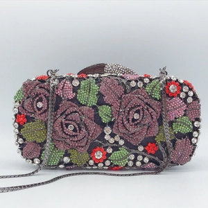 Pochette de soirée élégante avec strass en cristal coloré et motif floral rose vintage