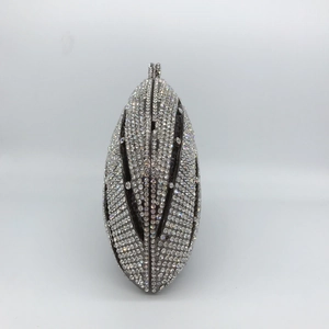 Sac de soirée forme rugby avec strass en cristal et cadre métallique argenté
