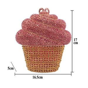 Vue détaillée du sac de soirée cupcake avec dimensions: hauteur 17cm et largeur 16,5cm