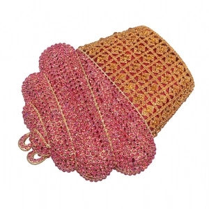 Pochette de soirée créative cupcake avec cristaux roses et finition métal doré