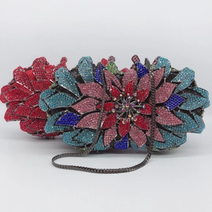 Pochette Da Sera A Forma Di Fiore Metallo Strass Cristallo Svuotato Borsa Da Matrimonio Per Donna Con Catena