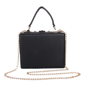 Sac de soirée carré noir avec broderie florale en perles et chaîne dorée élégante