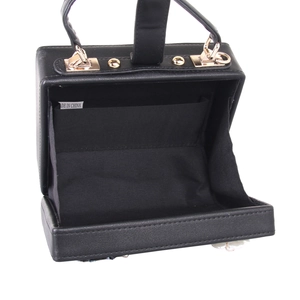 Sac de soirée noir avec broderie papillon, fleur de perle et fermoir métallique doré