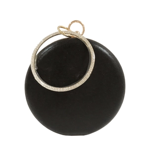 Pochette de soirée ronde en satin noir avec poignée anneau sertie de strass brillants