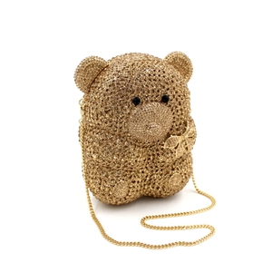 Détail du sac de soirée ours en peluche avec cristaux champagne et chaîne dorée
