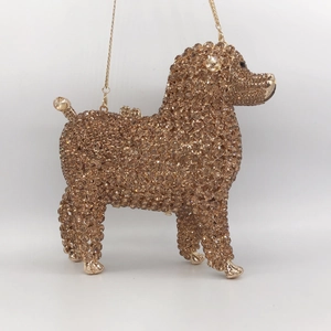 Abendtasche in Pudelform mit champagnerfarbenen Kristallen und goldener Metallkette