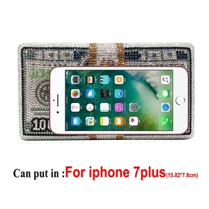 Clutch di lusso in strass a forma di dollaro confrontata con un iPhone 7 Plus