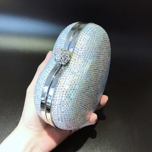 Pochette de soirée en forme de cœur avec cristaux étincelants et fermoir à strass