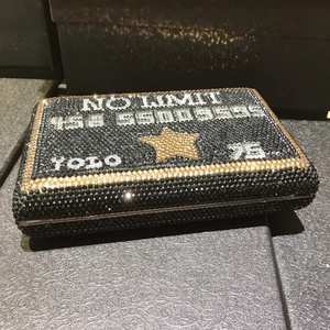 Pochette de soirée en forme de carte de crédit avec strass noirs pour femmes élégantes
