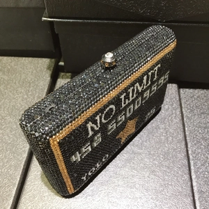 Pochette carrée noire de luxe ornée de strass avec motif carte de crédit NO LIMIT