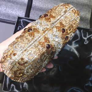 Pochette de soirée cylindrique de luxe avec cristaux géométriques et cadre doré