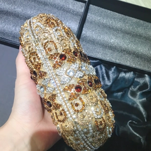 Pochette de soirée ovale dorée avec cristaux scintillants pour soirées et mariages