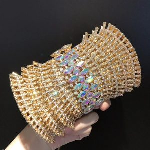 Lussuosa borsa da sera dorata con strass scintillanti e gemme AB multicolore