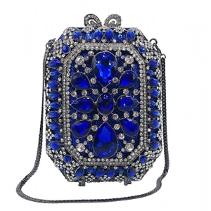 Dettaglio di pochette da sera di lusso con cristalli blu navy e strass scintillanti